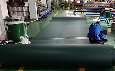 What is the difference between light and heavy conveyor belts?